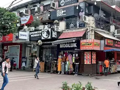 Waiters in Nathupur