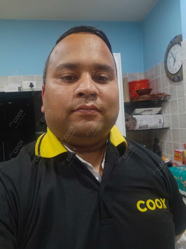 Chef from COOX at bookings. Professional cooks chefs at home