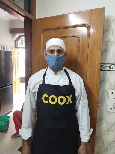 Chef from COOX at bookings. Professional cooks chefs at home