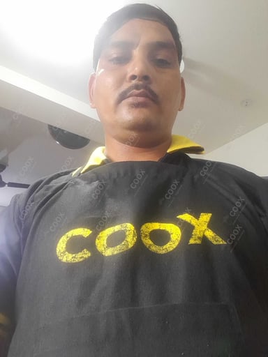 Chef from COOX at bookings. Professional cooks chefs at home