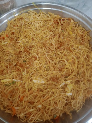 Delicious Veg Hakka Noodles prepared by COOX