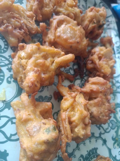 Tasty Mix Pakode cooked by COOX chefs cooks during occasions parties events at home