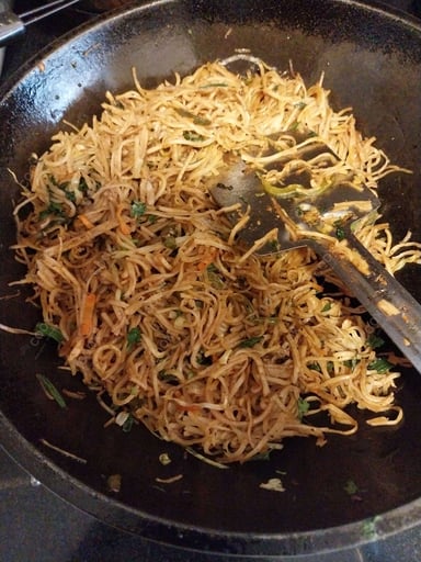 Delicious Veg Hakka Noodles prepared by COOX