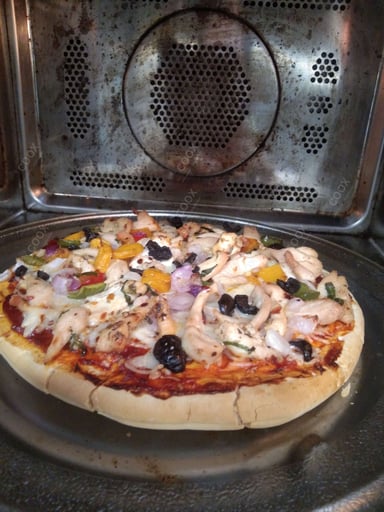 Tasty Chicken Pizza cooked by COOX chefs cooks during occasions parties events at home
