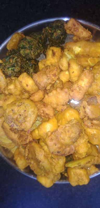 Tasty Mix Pakode cooked by COOX chefs cooks during occasions parties events at home