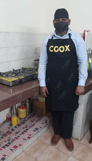 Chef from COOX at bookings. Professional cooks chefs at home