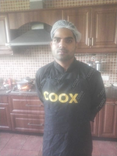 Chef from COOX at bookings. Professional cooks chefs at home