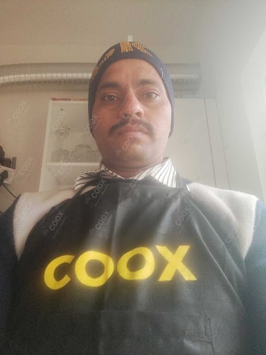 Chef from COOX at bookings. Professional cooks chefs at home