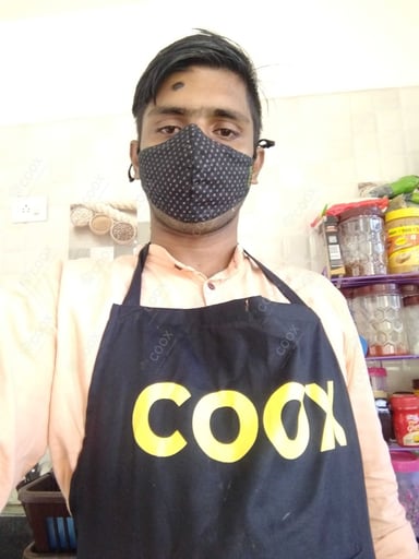 Chef from COOX at bookings. Professional cooks chefs at home