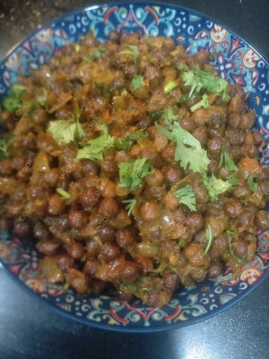 Tasty Kala Chana (Dry) cooked by COOX chefs cooks during occasions parties events at home