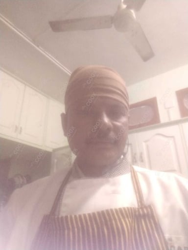 Chef from COOX at bookings. Professional cooks chefs at home