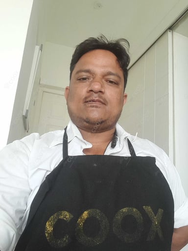 Chef from COOX at bookings. Professional cooks chefs at home