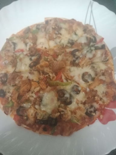 Tasty Chicken Pizza cooked by COOX chefs cooks during occasions parties events at home