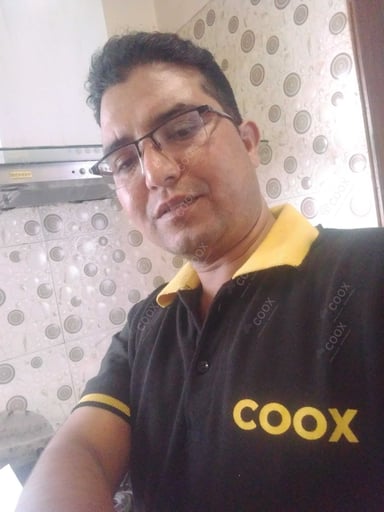 Chef from COOX at bookings. Professional cooks chefs at home