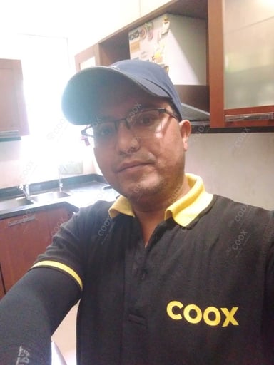 Chef from COOX at bookings. Professional cooks chefs at home