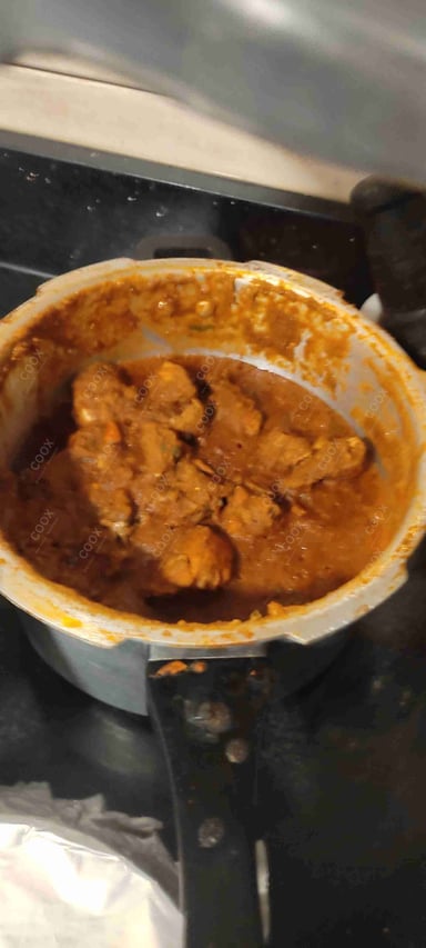 Tasty Chettinad Chicken cooked by COOX chefs cooks during occasions parties events at home