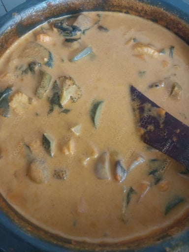 Tasty Red Thai Curry cooked by COOX chefs cooks during occasions parties events at home