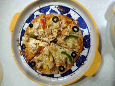 Tasty Chicken Pizza cooked by COOX chefs cooks during occasions parties events at home