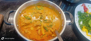 Tasty Green Thai Chicken Curry cooked by COOX chefs cooks during occasions parties events at home