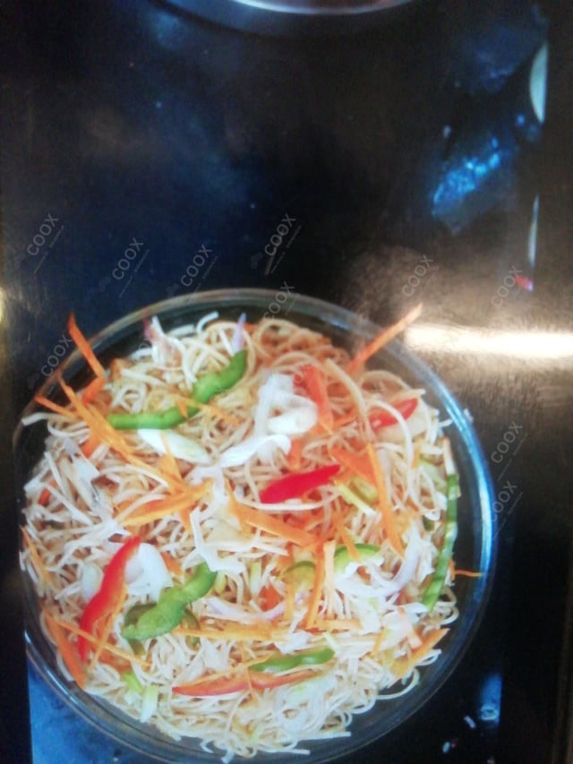 Delicious Veg Hakka Noodles prepared by COOX