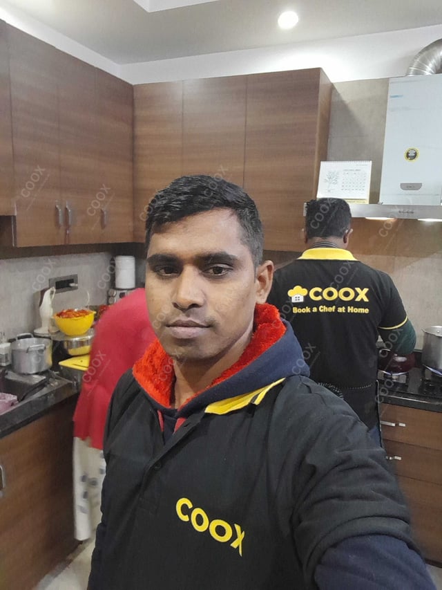 Chef from COOX at bookings. Professional cooks chefs at home