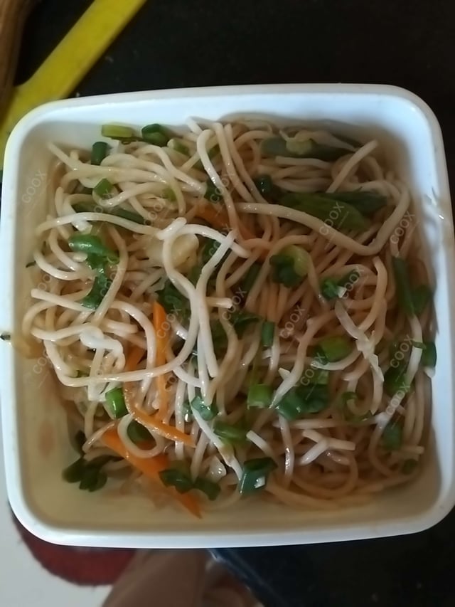 Delicious Veg Hakka Noodles prepared by COOX