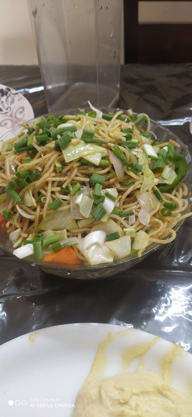 Delicious Veg Hakka Noodles prepared by COOX