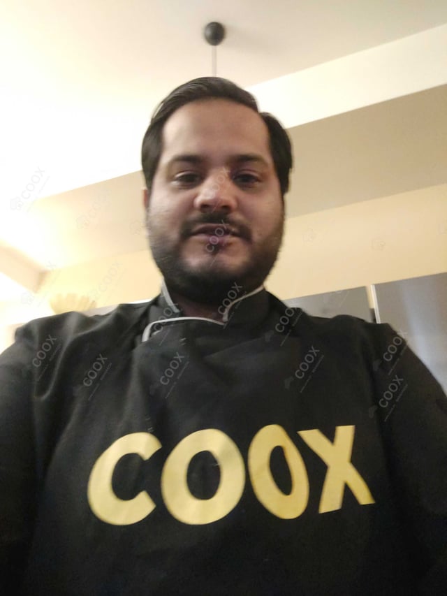 Chef from COOX at bookings. Professional cooks chefs at home