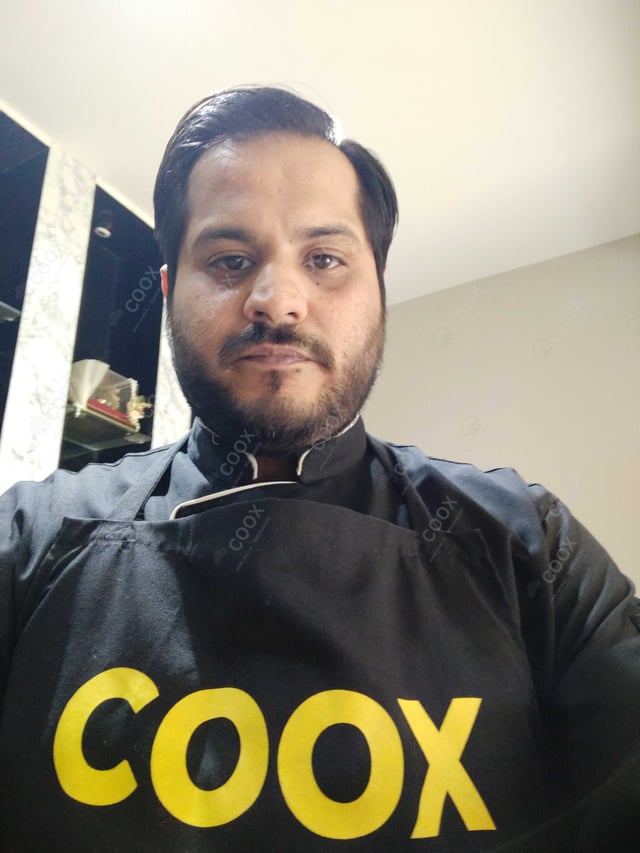 Chef from COOX at bookings. Professional cooks chefs at home