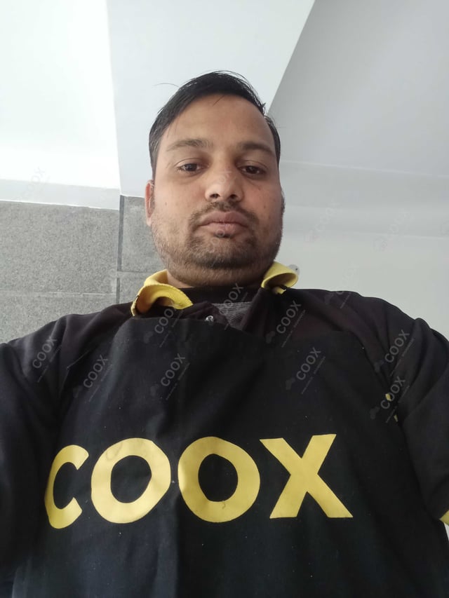 Chef from COOX at bookings. Professional cooks chefs at home