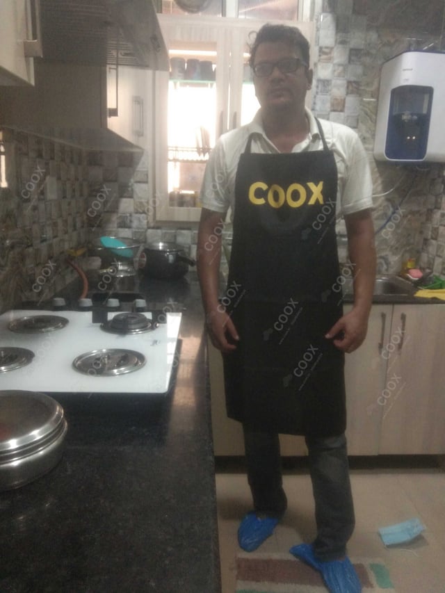 Chef from COOX at bookings. Professional cooks chefs at home