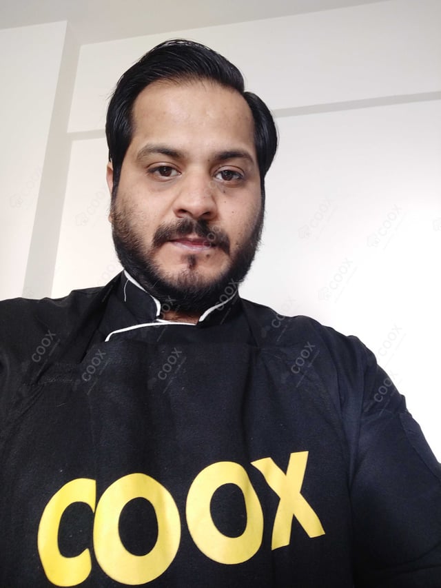 Chef from COOX at bookings. Professional cooks chefs at home