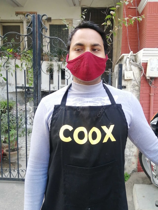 Chef from COOX at bookings. Professional cooks chefs at home