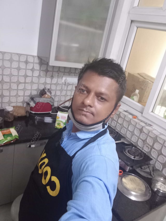 Chef from COOX at bookings. Professional cooks chefs at home