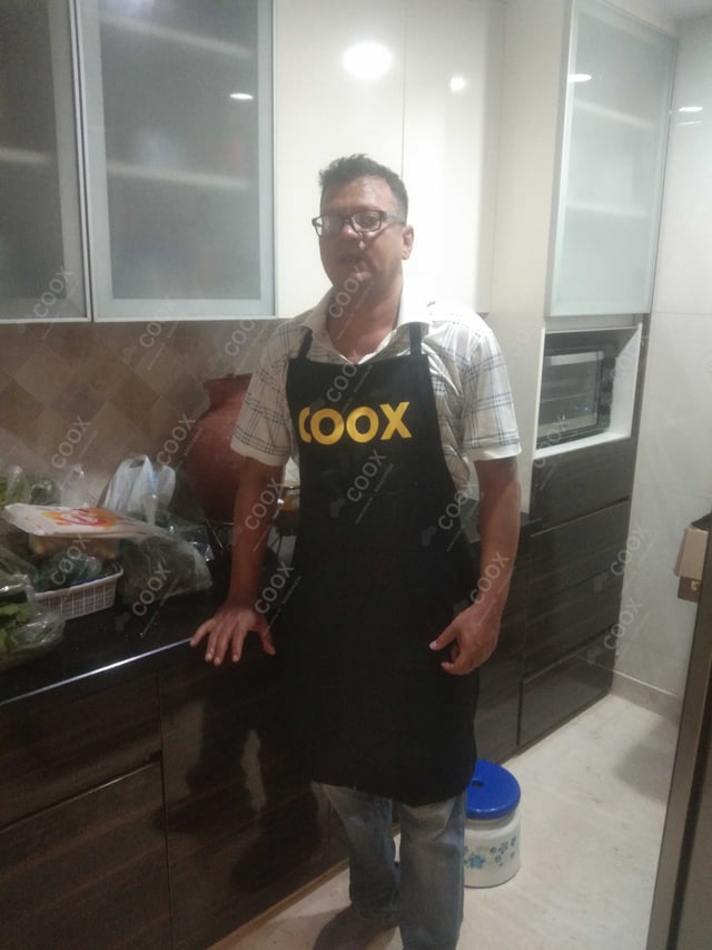 Chef from COOX at bookings. Professional cooks chefs at home