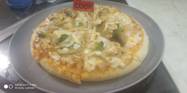 Delicious Chicken Pizza prepared by COOX