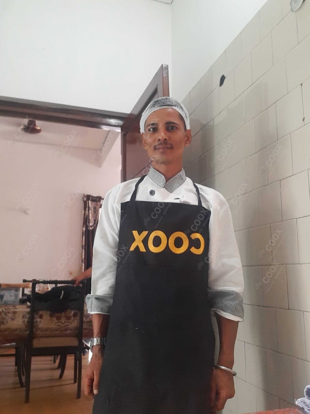 Chef from COOX at bookings. Professional cooks chefs at home