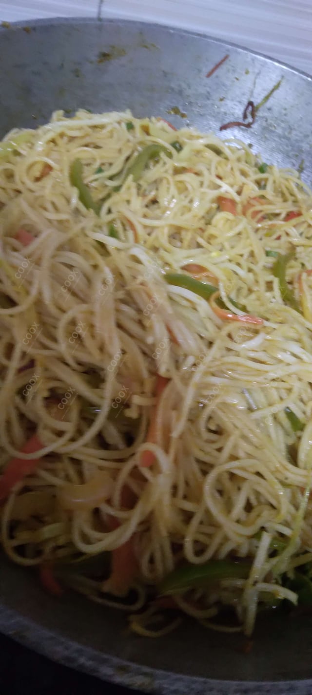 Delicious Veg Hakka Noodles prepared by COOX