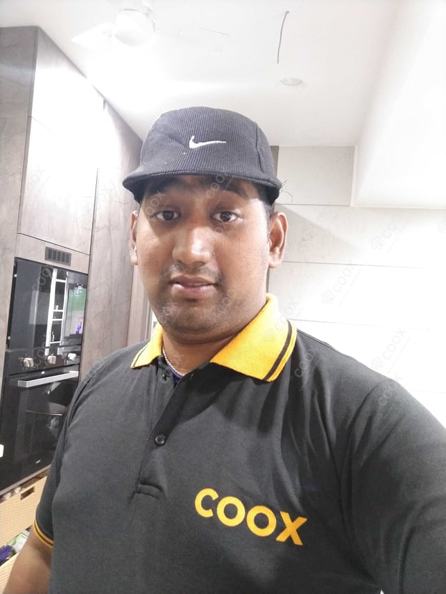 Chef from COOX at bookings. Professional cooks chefs at home