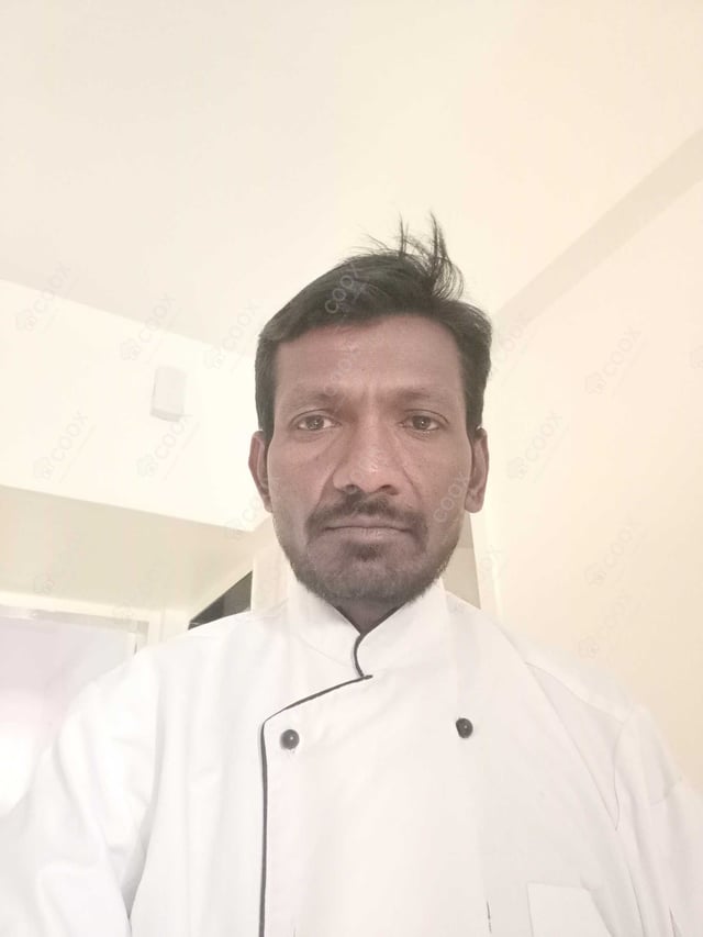 Chef from COOX at bookings. Professional cooks chefs at home