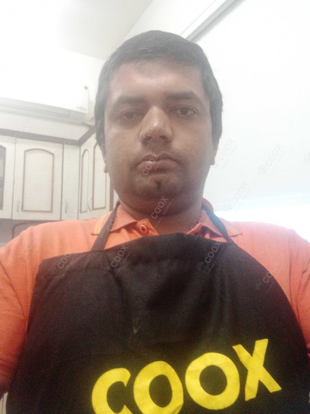 Chef from COOX at bookings. Professional cooks chefs at home