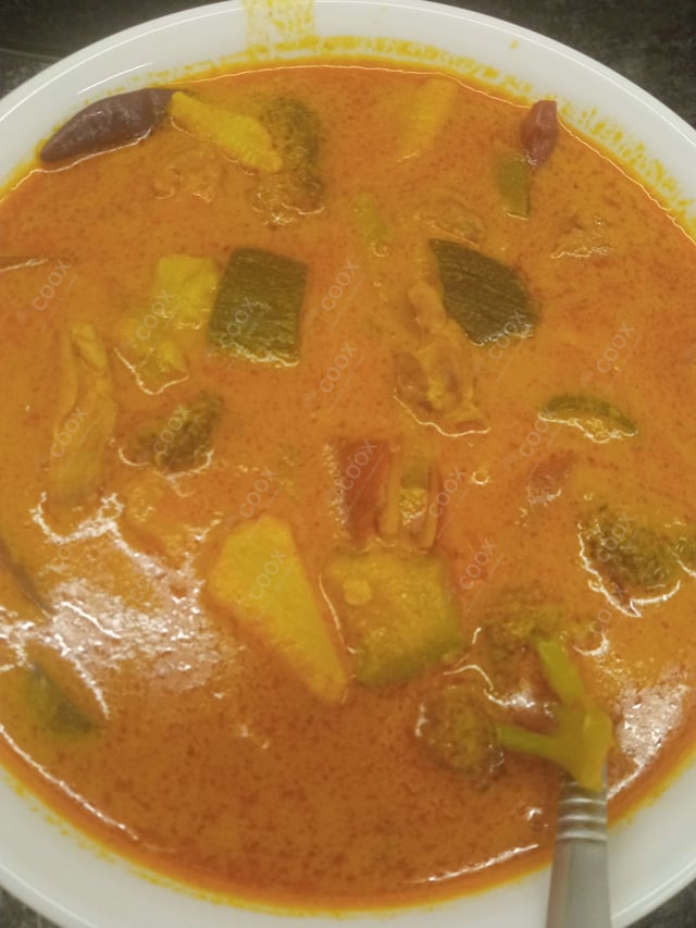 Delicious Red Thai Chicken Curry prepared by COOX