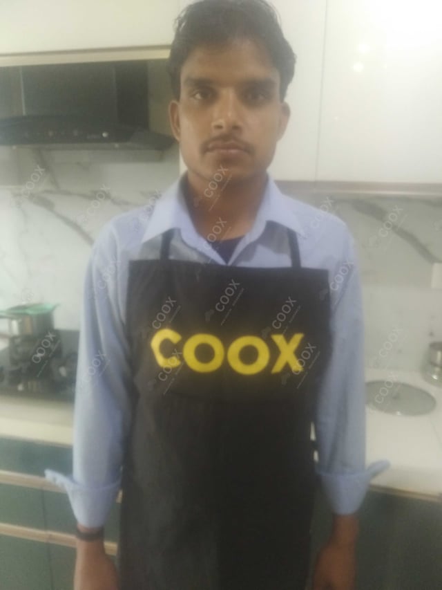 Chef from COOX at bookings. Professional cooks chefs at home