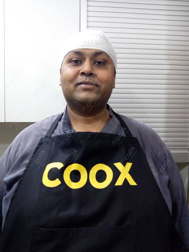 Chef from COOX at bookings. Professional cooks chefs at home