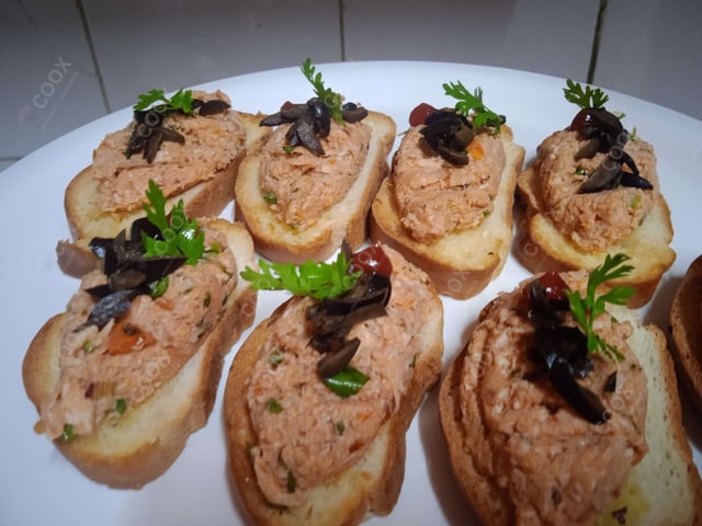 Delicious Chicken Bruschetta prepared by COOX