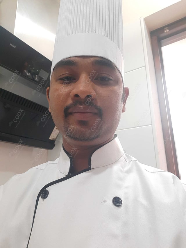 Chef from COOX at bookings. Professional cooks chefs at home