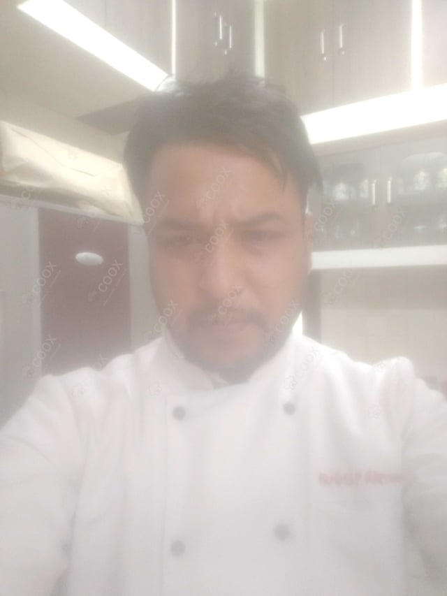 Chef from COOX at bookings. Professional cooks chefs at home