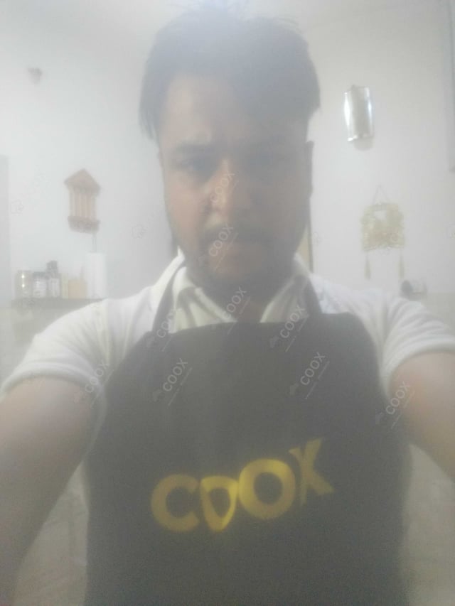 Chef from COOX at bookings. Professional cooks chefs at home