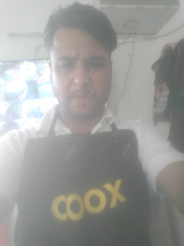 Chef from COOX at bookings. Professional cooks chefs at home