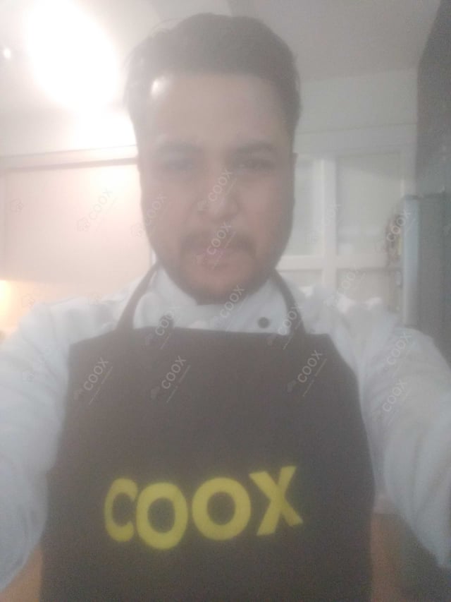 Chef from COOX at bookings. Professional cooks chefs at home